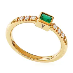 Anel de Ouro Amarelo com Diamantes e Esmeralda Central