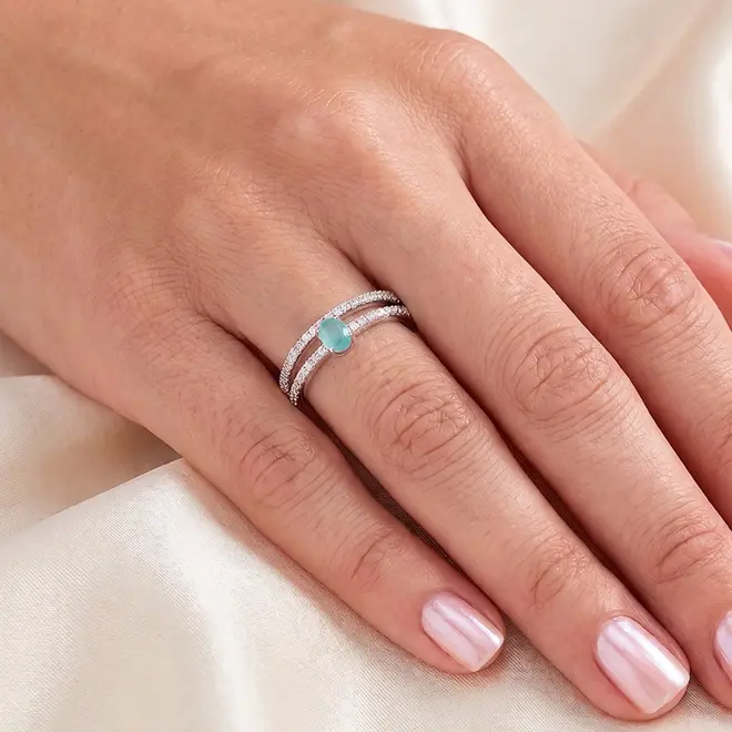 Anel de Ouro Branco com Diamantes e Turmalina Paraíba de 40 pts.