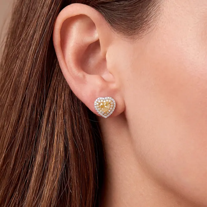 Par de Brincos coração trabalhado em Ouro Branco com Diamantes Totalizando 1,80 Cts