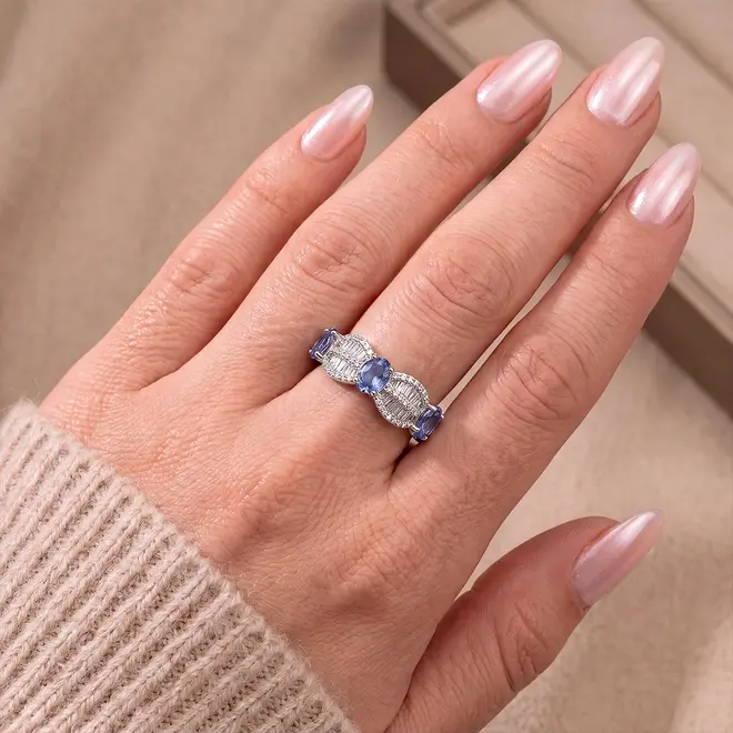 Meia Aliança de Ouro Branco com Diamantes e Safiras 110004