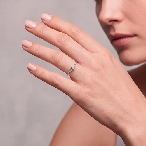 Anel Solitário de Ouro Branco com Diamante de 2 pts.