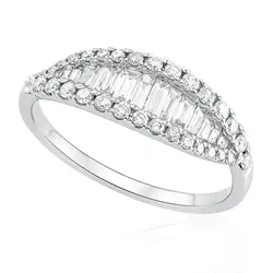 Anel Trabalhado de Ouro Branco com Diamantes Totalizando 80 Pts.