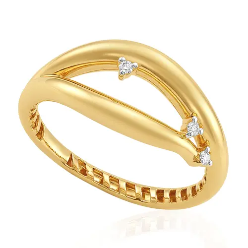 Anel Trabalhado de Ouro Amarelo com 3 Diamantes. 125355