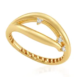 Anel Trabalhado de Ouro Amarelo com 3 Diamantes. 125355