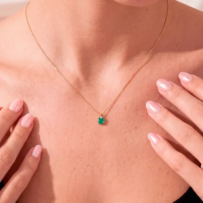 Pingente Gota de Ouro Amarelo com Diamante e Esmeralda