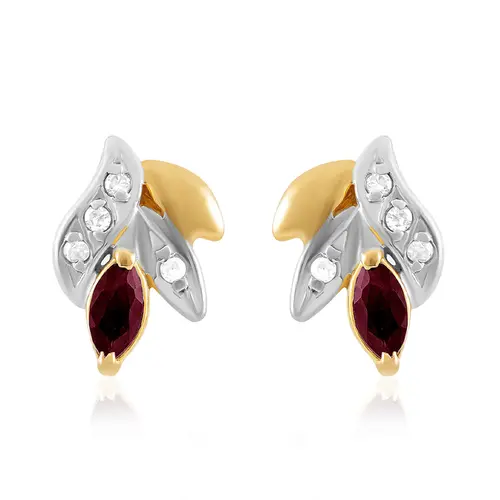 Par de Brincos Trabalhado de Ouro Amarelo com Diamantes e Rubi.