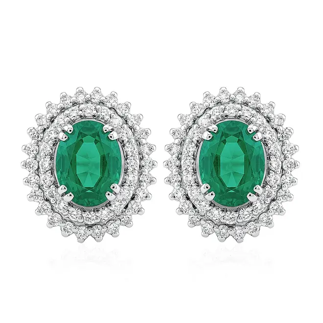 Par de Brincos de Ouro Branco com Diamantes e Esmeraldas totalizando 2,8 Cts.