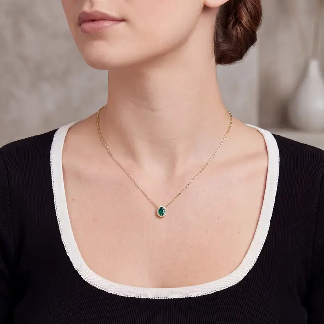 Pingente de Ouro Amarelo com Corrente, Diamantes e Esmeralda de 73 Pts
