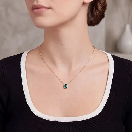 Pingente de Ouro Amarelo com Corrente, Diamantes e Esmeralda de 73 Pts