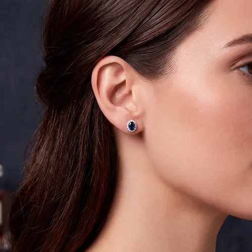 Par de Brincos de Ouro Branco com Diamantes e Safiras totalizando 1,58 Cts.