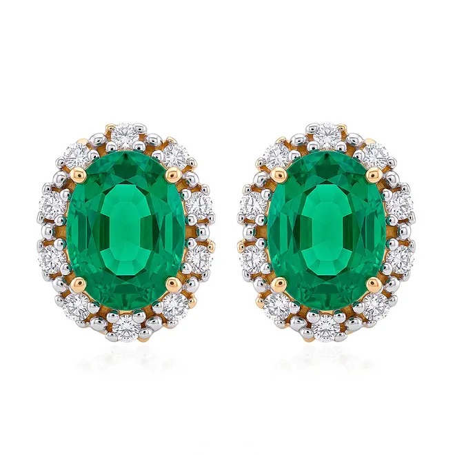 Par de Brincos de Ouro Amarelo com Diamantes e Esmeraldas totalizando 1,46 Cts.