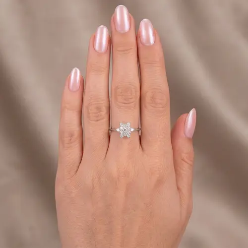 Anel Chuveiro de Ouro Branco com 13 Diamantes totalizando 26 Pts