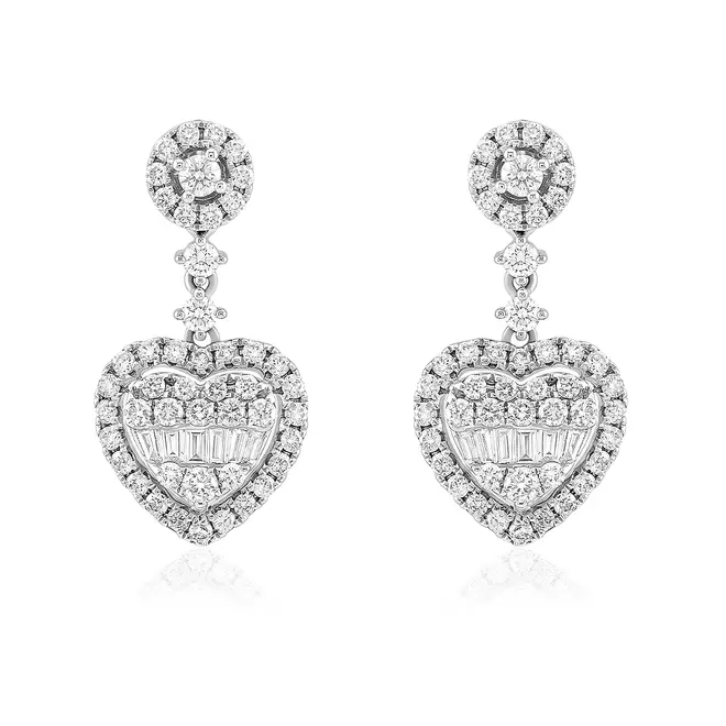 Par de Brincos Coração Trabalhado de Ouro Branco com Diamantes totalizando 99 Pts.