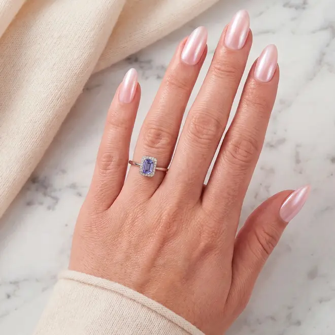 Anel de Ouro Branco com Diamantes e Tanzanita de 70 Pts