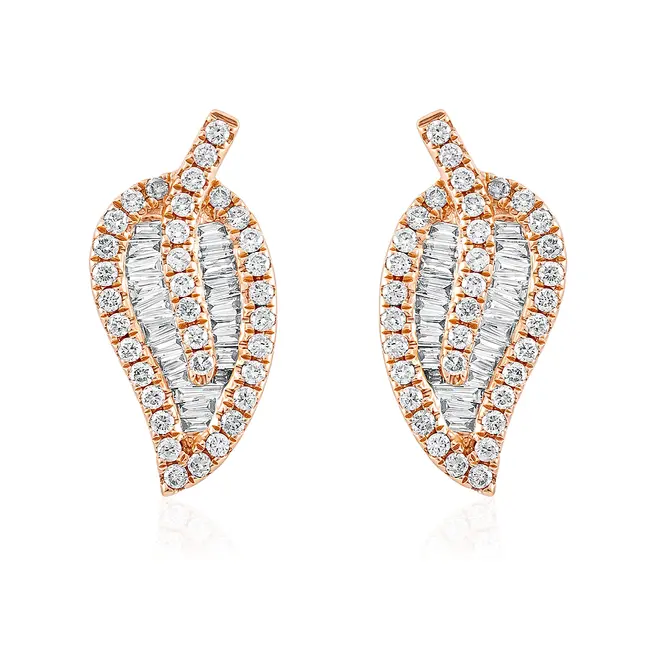 Par de Brinco Folha de Ouro Rose com Diamantes Totalizando 85 Pts.