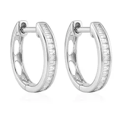 Par de Brincos Argola Trabalhado em Ouro Branco com Diamantes totalizando 10 Pts.