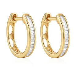 Par de Brincos Argola Trabalhado em Ouro Amarelo com Diamantes totalizando 10 Pts.