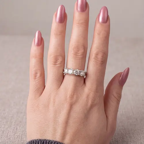 Meia Aliança de Ouro Branco com 4 Diamantes Totalizando 2,0 Cts. 125570