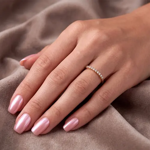 Meia Aliança de Ouro Amarelo com Diamantes totalizando 45 pts.