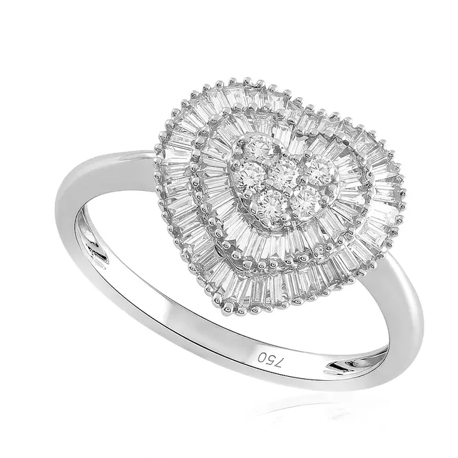 Anel Coração de Ouro Branco com Diamantes totalizando 45 Pts.