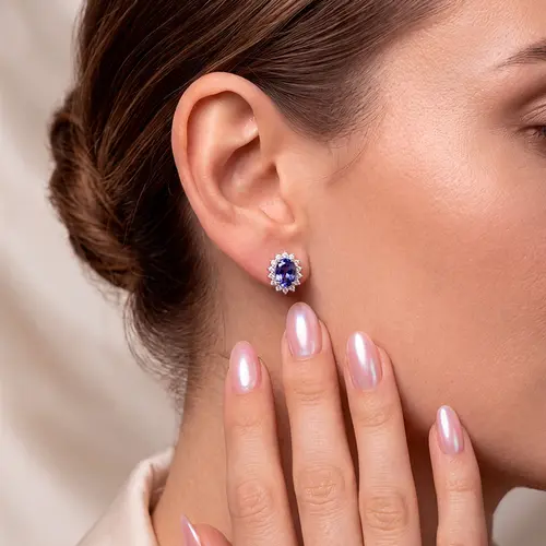 Par de Brincos Ouro Branco com 36 Diamantes e Tanzanita totalizando 2,34 Cts.