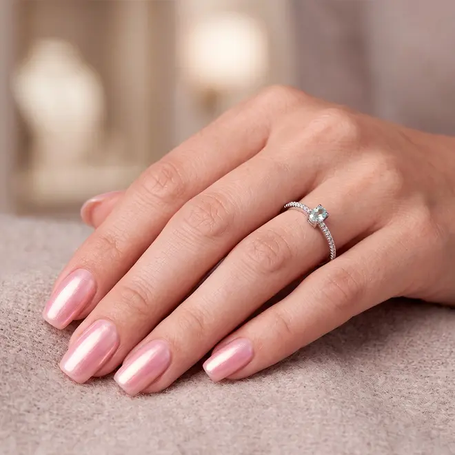 Anel de Ouro Branco com Diamantes e Turmalina Paraíba de 35 pts.