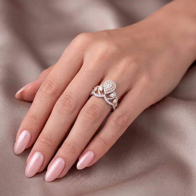 Anel de Ouro 2 Cores com Diamantes totalizando 1,63 Cts.
