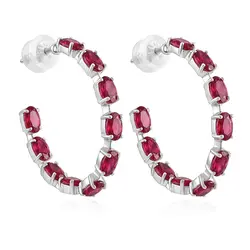 Par de Brincos Meia Argola de Ouro Branco com Rubis totalizando 6,40 Cts.