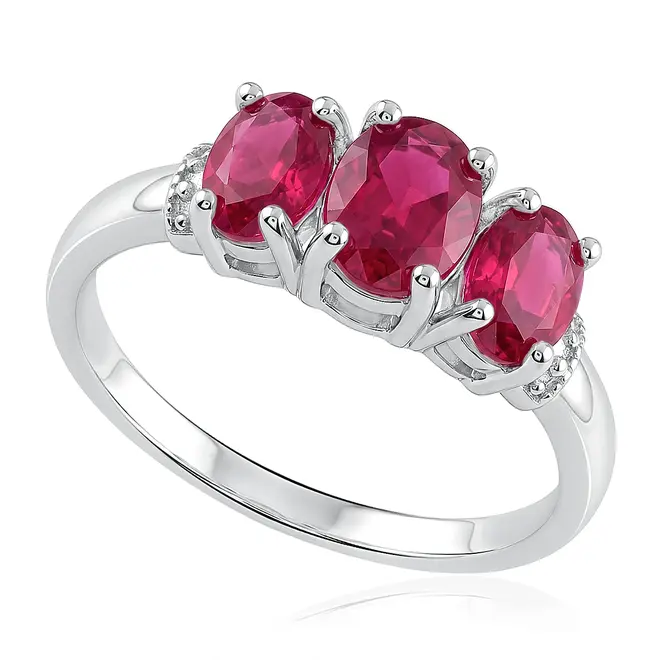 Anel de Prata com Diamantes e 3 Rubi.