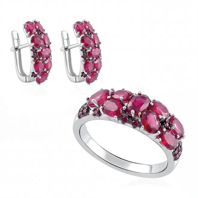 Conjunto de Anel e Par de Brincos com Rubi.