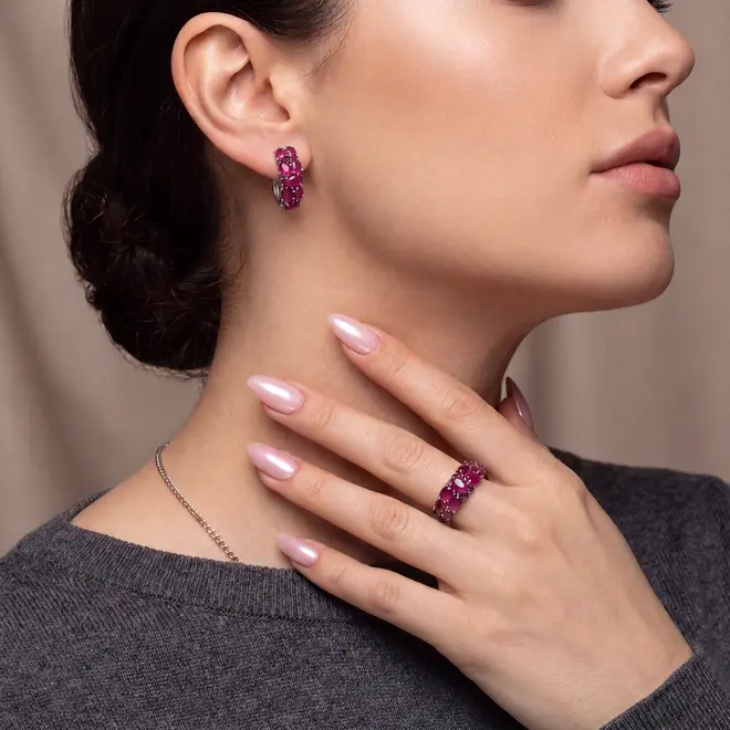 Conjunto de Anel e Par de Brincos com Rubi.
