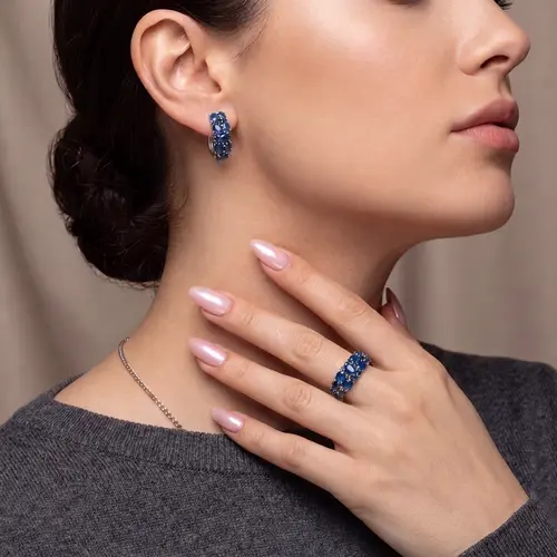 Conjunto de Anel e Par de Brincos com Safiras .