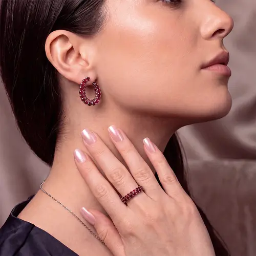 Conjunto de Anel e Par de Brincos com Rubis.