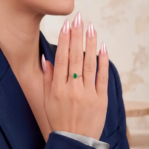 Anel de Ouro Amarelo com Esmeralda e Diamantes 125784