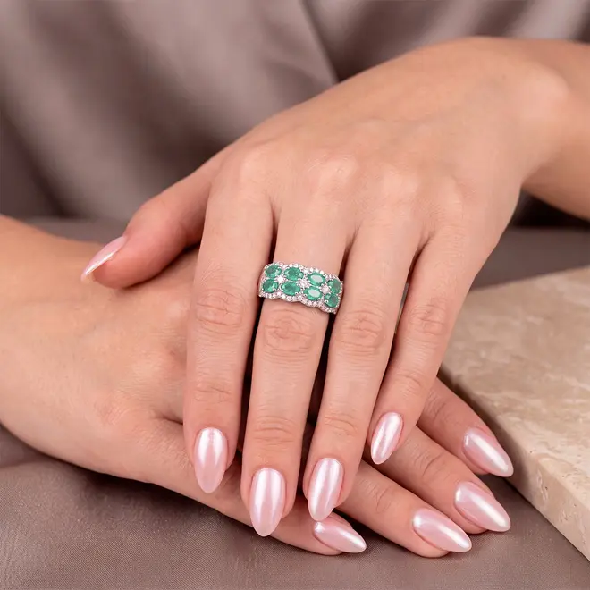 Meia Aliança de Ouro Branco com Diamantes e Esmeraldas 125834