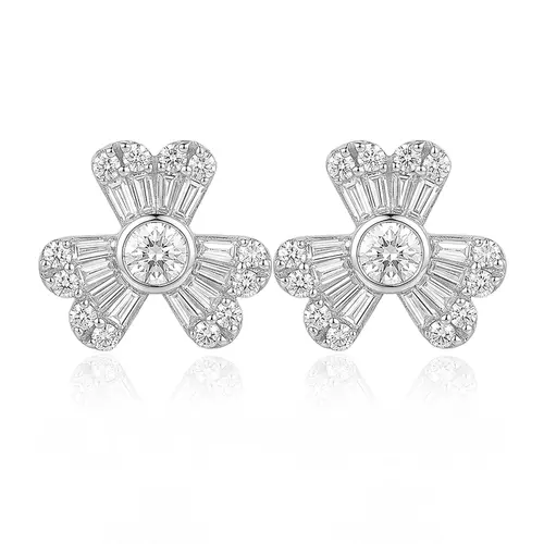 Par de Brincos Flor Trabalhado em Ouro Branco com Diamantes totalizando 92 Pts.