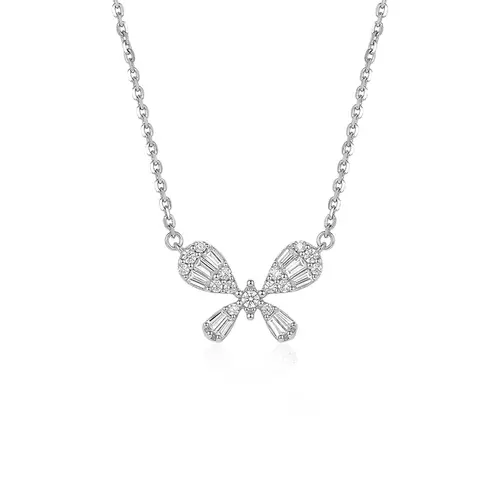 Pingente Borboleta de Ouro Branco com Corrente, Diamantes Totalizando 28 Pts.