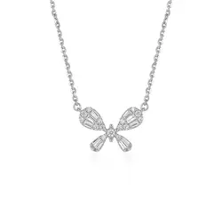 Pingente Borboleta de Ouro Branco com Corrente, Diamantes Totalizando 28 Pts.