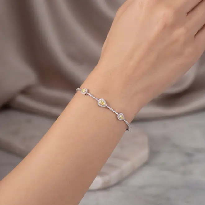 Pulseira Riviera de Ouro Branco com Diamantes Totalizando 1,97 Cts.