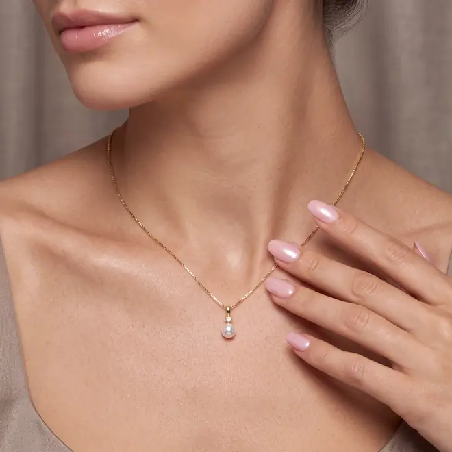 Pingente de Ouro Amarelo com Corrente, Diamante e  Pérola.