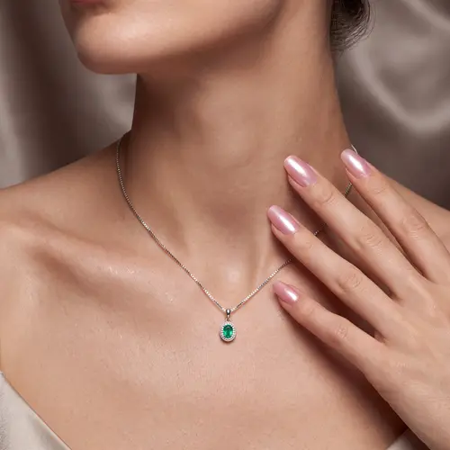 Pingente de Ouro Branco com Corrente Veneziana, Diamantes e Esmeralda Colombiana 122848