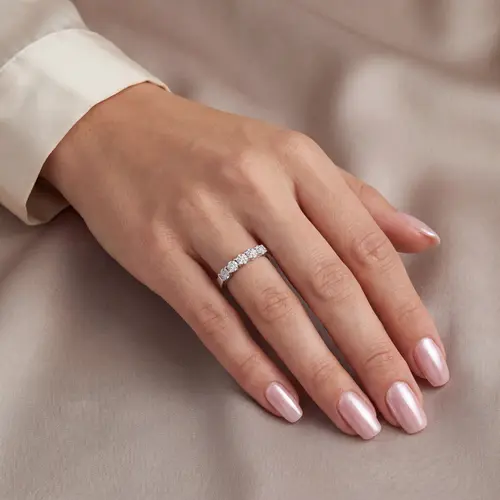 Meia Aliança de Ouro Branco com 25 pts em Diamantes