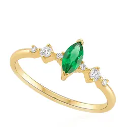 Anel Trabalhado de Ouro Amarelo com Diamantes e Esmeralda
