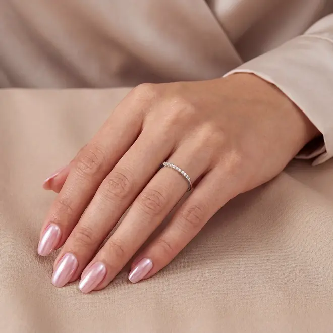 Meia Aliança de Ouro Branco com 11 Diamantes. 125771