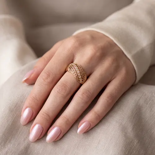 Anel Vazado em Ouro Amarelo 18K com Diamantes 126350