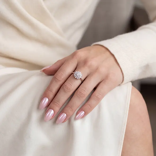 Anel Chuveiro de Ouro Branco com Diamantes. 126287