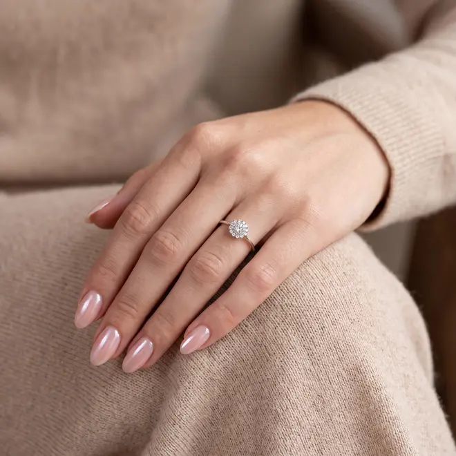 Anel Chuveiro de Ouro Branco com Diamantes. 126288