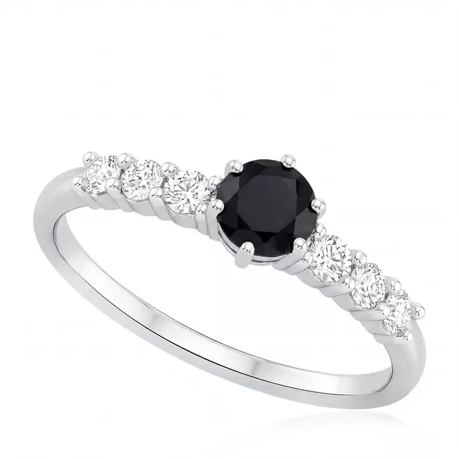 Anel Trabalhado de Ouro Branco com Diamantes e Diamante Negro de 21 Pts.