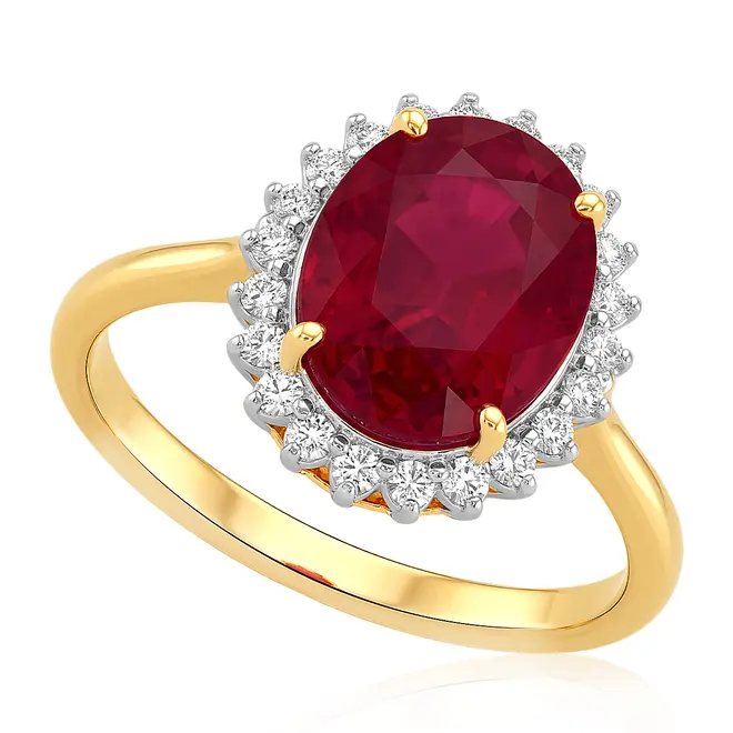 Anel de Ouro Amarelo com 22 Diamantes e Rubi de 3,90 Cts.