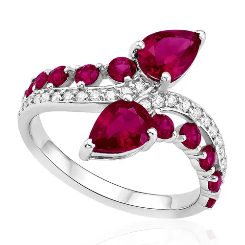 Anel de Ouro Branco com Diamantes e Rubis Totalizando 2,28 Cts.